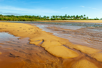 BR-LA-07         Gualnadi River Flowing Into The Ocean, Beach At Mogiquiçaba, Bahia, Brazil